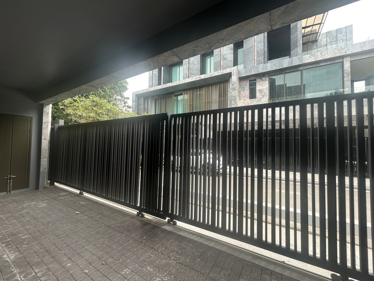 ขายบ้านเลียบทางด่วนรามอินทรา : ขายบ้านเดี่ยวบูก้าน โยธินพัฒนา 3 ชั้น 112.80 วา พื้นที่ใช้สอย 737 ตรม.  พร้อมสระว่ายน้ำ เเละลิฟท์โดยสาร