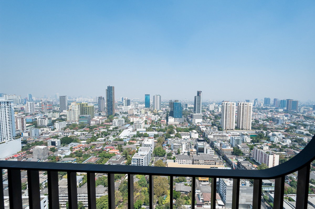 For RentCondoSukhumvit, Asoke, Thonglor : Condo XT Ekkamai, convenient travel, near BTS, there is a shuttle, beautiful room, fully furnished, ready to move in!!