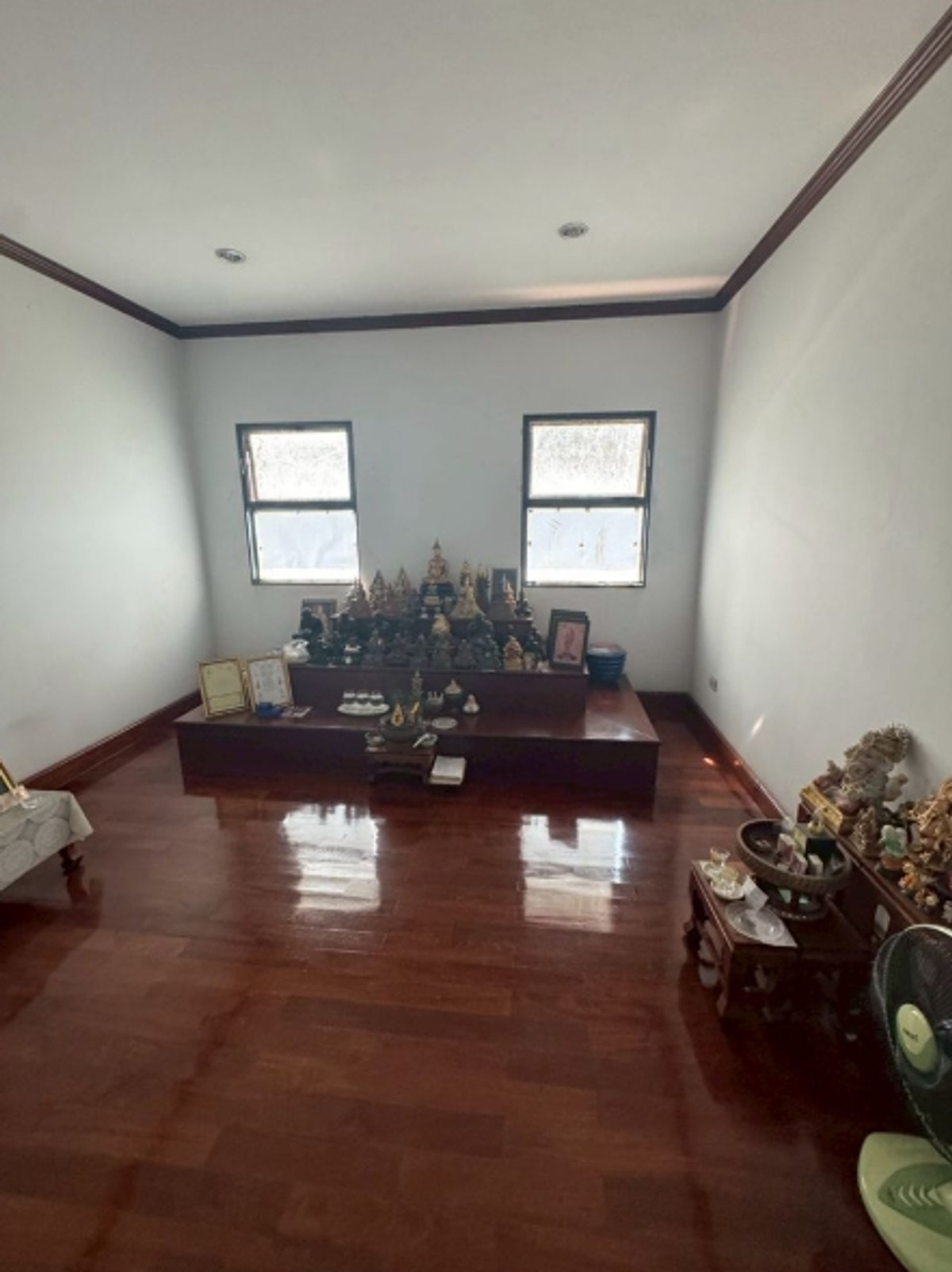 For SaleHousePathum Thani,Rangsit, Thammasat : For sale: 2-storey detached house, area 400 sq m. (1 rai), with 2 other houses and 1 more residence, with parking lot. in the same fence Muang Aek Rangsit, Rangsit University, Pathum Thani