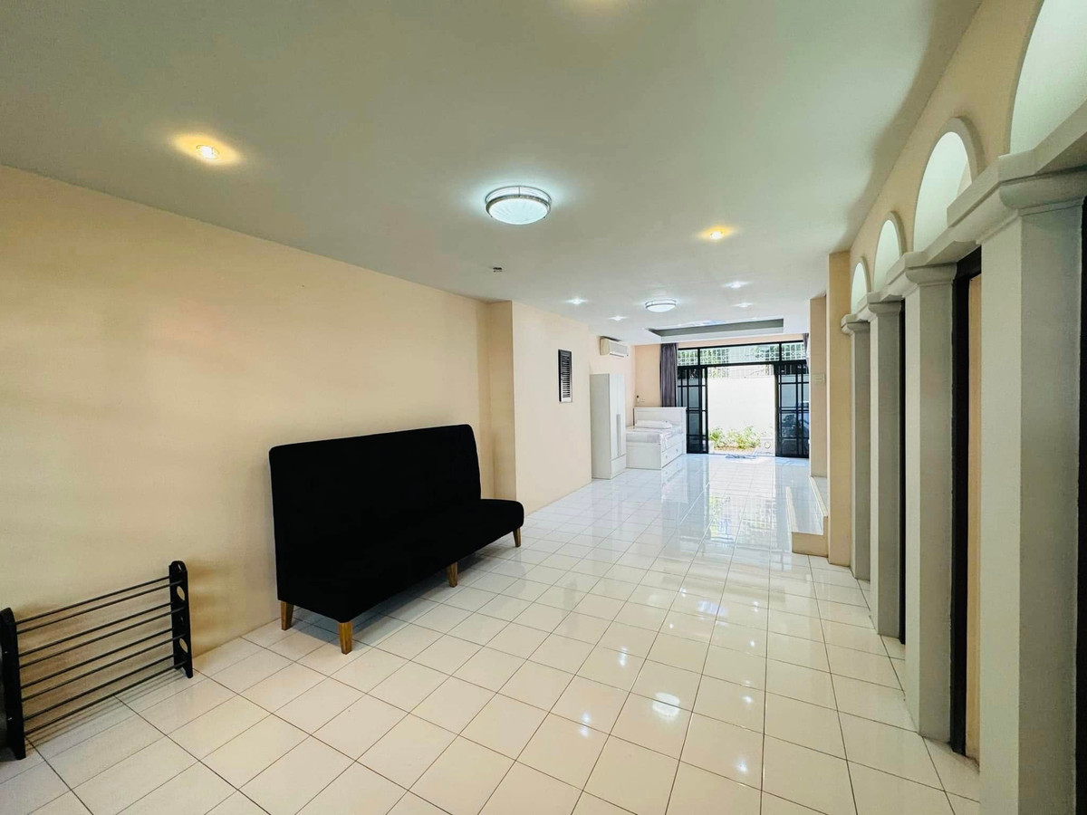 ให้เช่าทาวน์โฮมสุขุมวิท อโศก ทองหล่อ :  ทาวน์โฮม สุขุมวิท 31!  Chicha Castle ใกล้ Emporium และ MRT/BTS