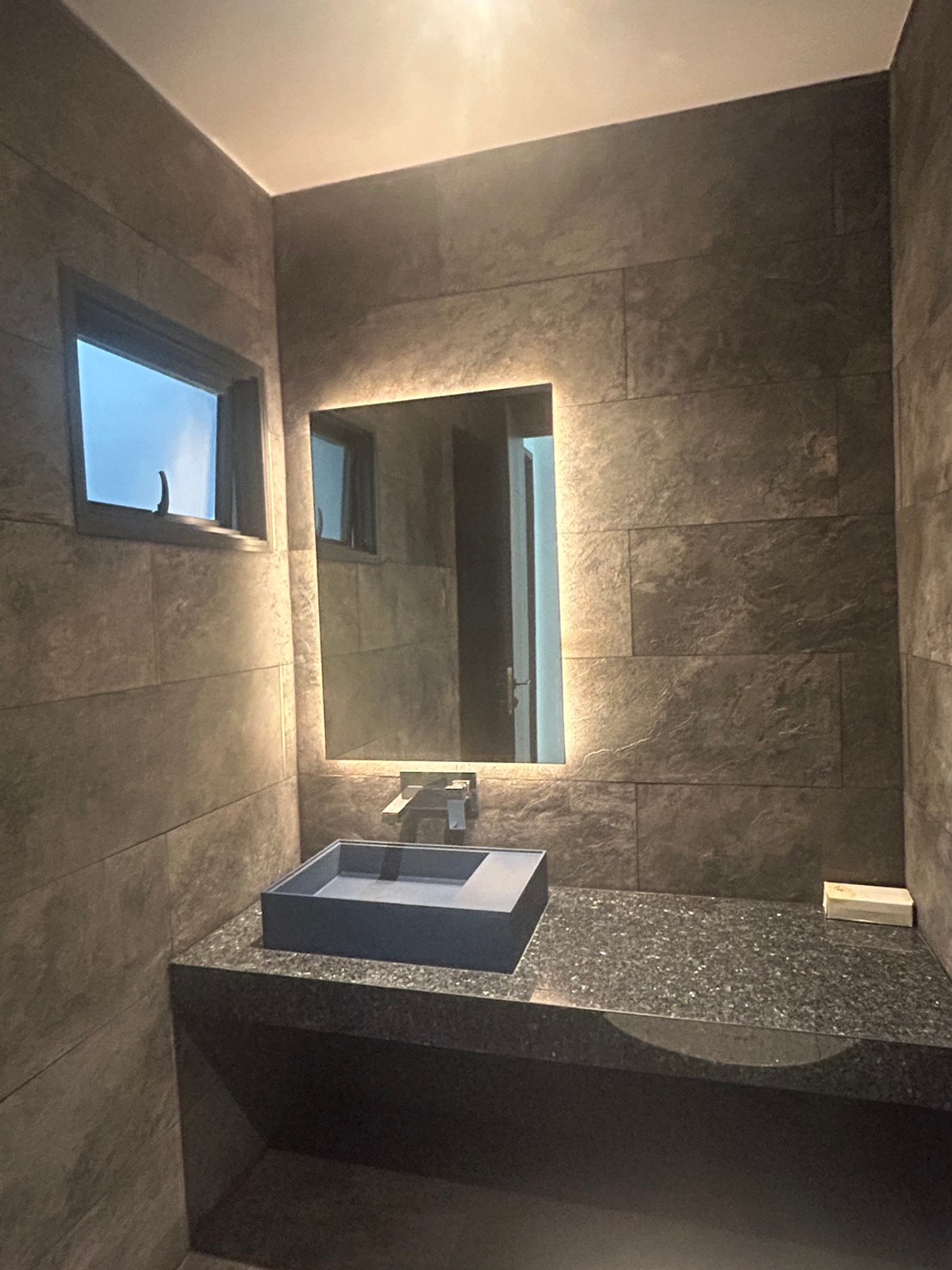 ขายบ้านเลียบทางด่วนรามอินทรา : ขายบ้านเดี่ยวบูก้าน โยธินพัฒนา 3 ชั้น 112.80 วา พื้นที่ใช้สอย 737 ตรม.  พร้อมสระว่ายน้ำ เเละลิฟท์โดยสาร