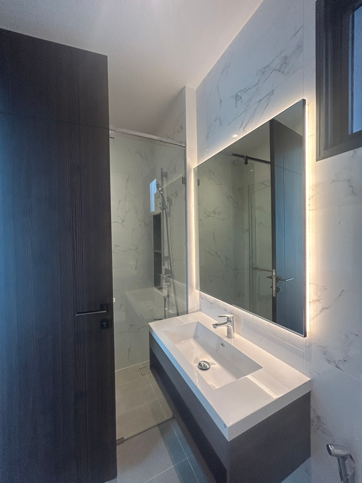 ขายบ้านเลียบทางด่วนรามอินทรา : ขายบ้านเดี่ยวบูก้าน โยธินพัฒนา 3 ชั้น 112.80 วา พื้นที่ใช้สอย 737 ตรม.  พร้อมสระว่ายน้ำ เเละลิฟท์โดยสาร