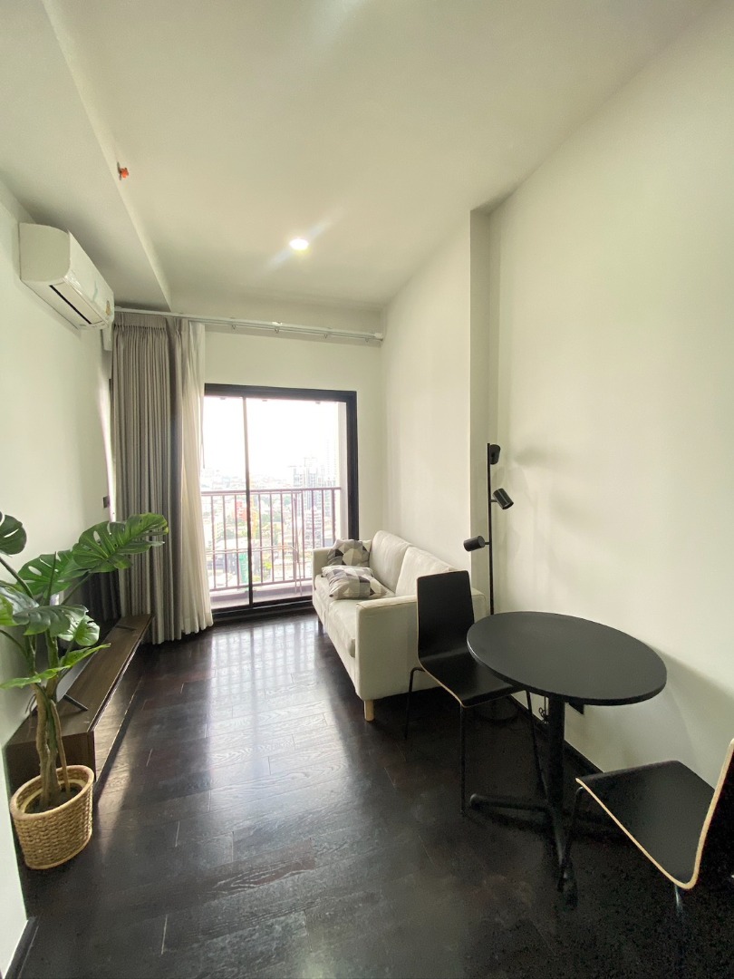 For SaleCondoSukhumvit, Asoke, Thonglor : 🔥Urgent Sale🔥 Park Origin Thonglor, near BTS Thonglor station, on Sukhumvit Road. Fully furnished and ready to move in.