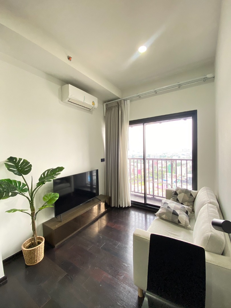 For SaleCondoSukhumvit, Asoke, Thonglor : 🔥Urgent Sale🔥 Park Origin Thonglor, near BTS Thonglor station, on Sukhumvit Road. Fully furnished and ready to move in.