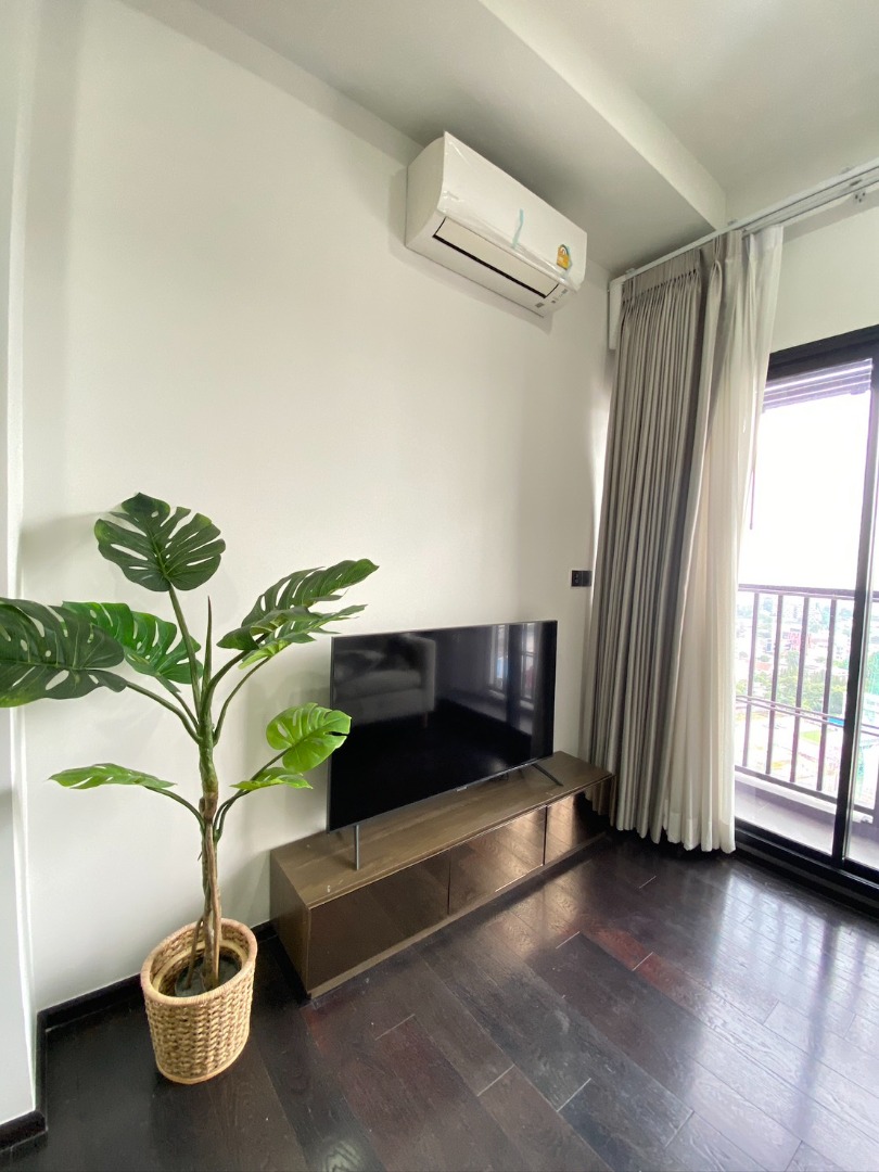 For SaleCondoSukhumvit, Asoke, Thonglor : 🔥Urgent Sale🔥 Park Origin Thonglor, near BTS Thonglor station, on Sukhumvit Road. Fully furnished and ready to move in.