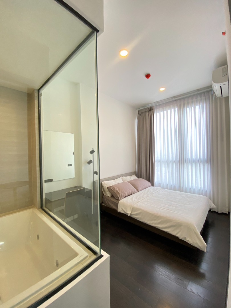 For SaleCondoSukhumvit, Asoke, Thonglor : 🔥Urgent Sale🔥 Park Origin Thonglor, near BTS Thonglor station, on Sukhumvit Road. Fully furnished and ready to move in.