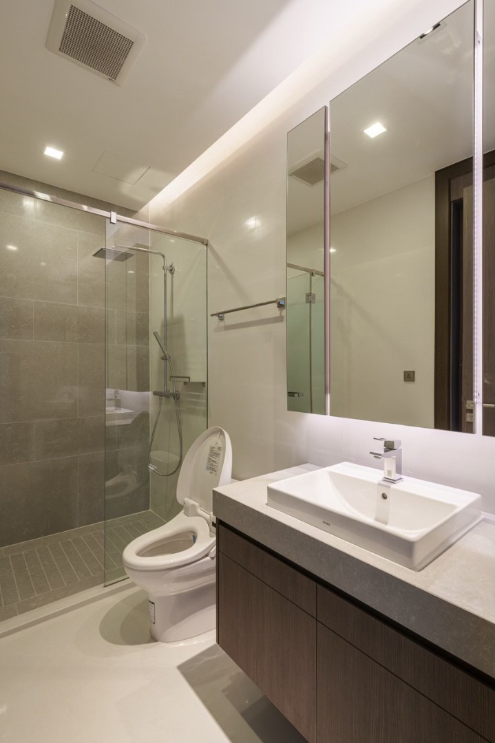 ให้เช่าคอนโดนานา : 🔥ให้เช่าด่วน🔥คิว วัน สุขุมวิท ห้องกว้าง ห้องพร้อมอ่าง วิวสวย ตกแต่งอบอุ่น เฟอร์นิเจอร์ครบพร้อมเข้าอยู่ ติดรถไฟฟ้า BTS นานา