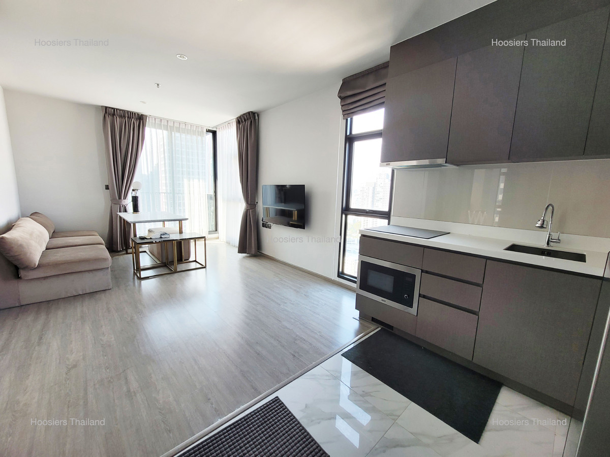 ขายคอนโดสุขุมวิท อโศก ทองหล่อ : ขาย Rhythm เอกมัย คอนโดหรู 2 ห้องนอน 67 ตร.ม. ชั้น 28 ราคาดี 13.x ล้าน