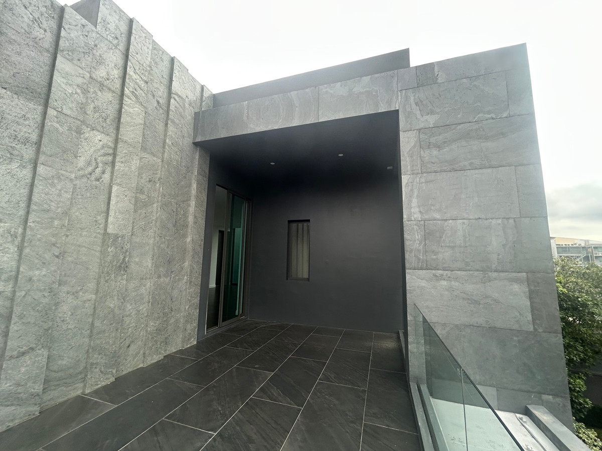 ขายบ้านเลียบทางด่วนรามอินทรา : ขายบ้านเดี่ยวบูก้าน โยธินพัฒนา 3 ชั้น 112.80 วา พื้นที่ใช้สอย 737 ตรม.  พร้อมสระว่ายน้ำ เเละลิฟท์โดยสาร