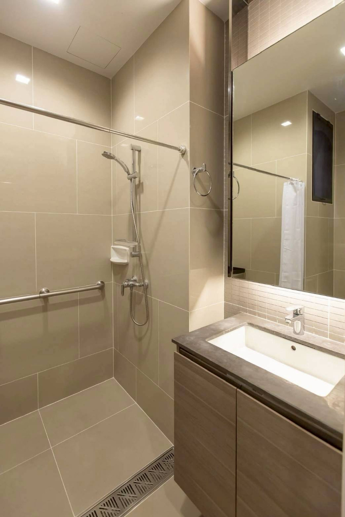 For RentHouseKaset Nawamin,Ladplakao : Artale Ekkamai–Ramintra Fully Furnished 3-Storey Detached Home in Prime City Location Please call: 062-496-6454