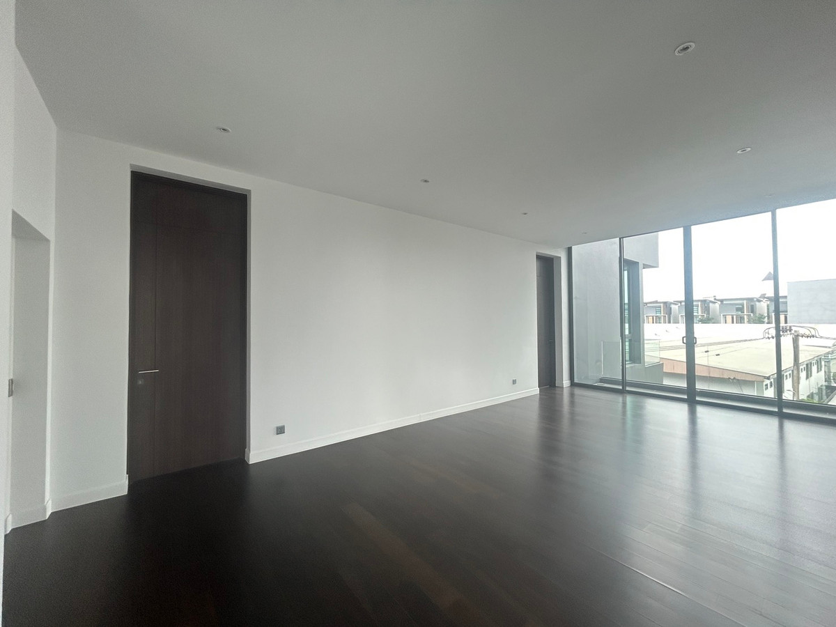 ขายบ้านเลียบทางด่วนรามอินทรา : ขายบ้านเดี่ยวบูก้าน โยธินพัฒนา 3 ชั้น 112.80 วา พื้นที่ใช้สอย 737 ตรม.  พร้อมสระว่ายน้ำ เเละลิฟท์โดยสาร