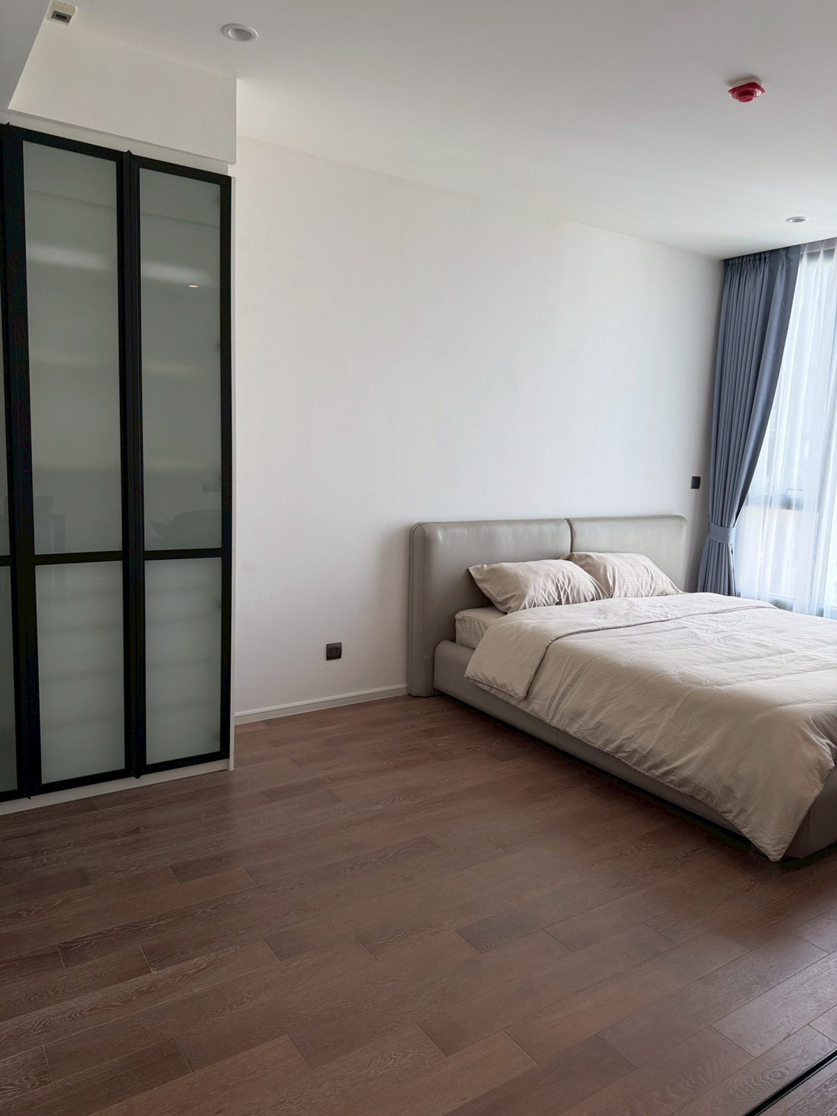 For RentCondoSukhumvit, Asoke, Thonglor : Condo Muniq Sukhumvit 23, convenient travel, near BTS, there is a shuttle, beautiful room, fully furnished, ready to move in!!