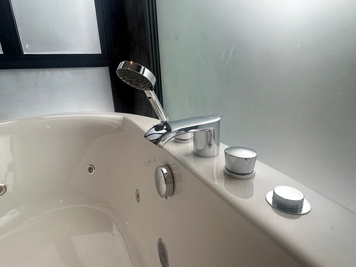 ขายบ้านเลียบทางด่วนรามอินทรา : ขายบ้านเดี่ยวบูก้าน โยธินพัฒนา 3 ชั้น 112.80 วา พื้นที่ใช้สอย 737 ตรม.  พร้อมสระว่ายน้ำ เเละลิฟท์โดยสาร