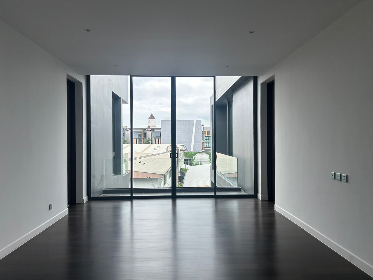 ขายบ้านเลียบทางด่วนรามอินทรา : ขายบ้านเดี่ยวบูก้าน โยธินพัฒนา 3 ชั้น 112.80 วา พื้นที่ใช้สอย 737 ตรม.  พร้อมสระว่ายน้ำ เเละลิฟท์โดยสาร