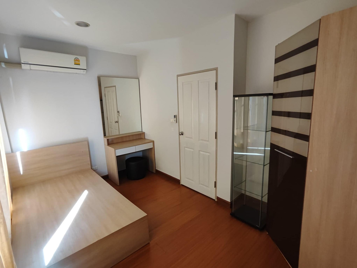 For RentTownhomePattanakan, Srinakarin : House for rent in the middle of the city, The Paris, Soi Krungthep Kreetha 7.