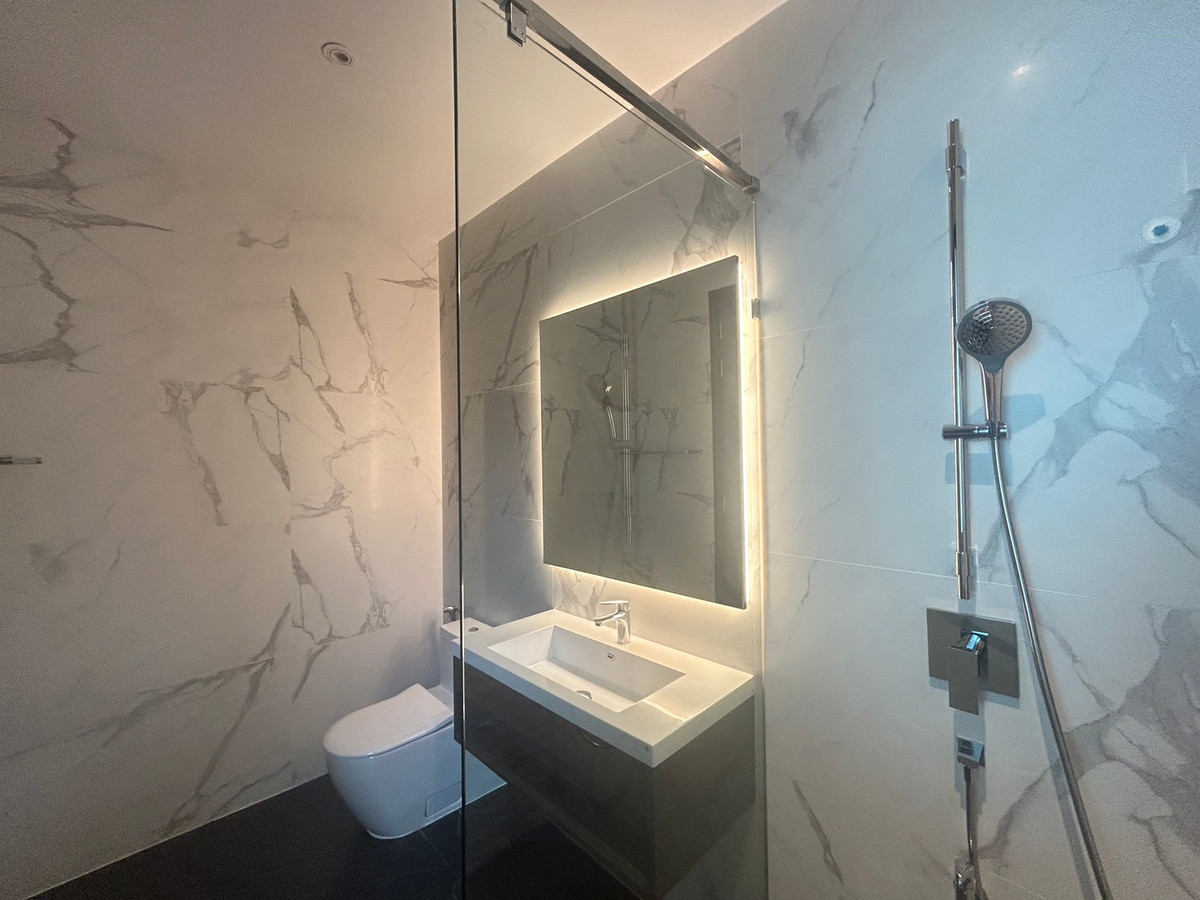 ขายบ้านเลียบทางด่วนรามอินทรา : ขายบ้านเดี่ยวบูก้าน โยธินพัฒนา 3 ชั้น 112.80 วา พื้นที่ใช้สอย 737 ตรม.  พร้อมสระว่ายน้ำ เเละลิฟท์โดยสาร