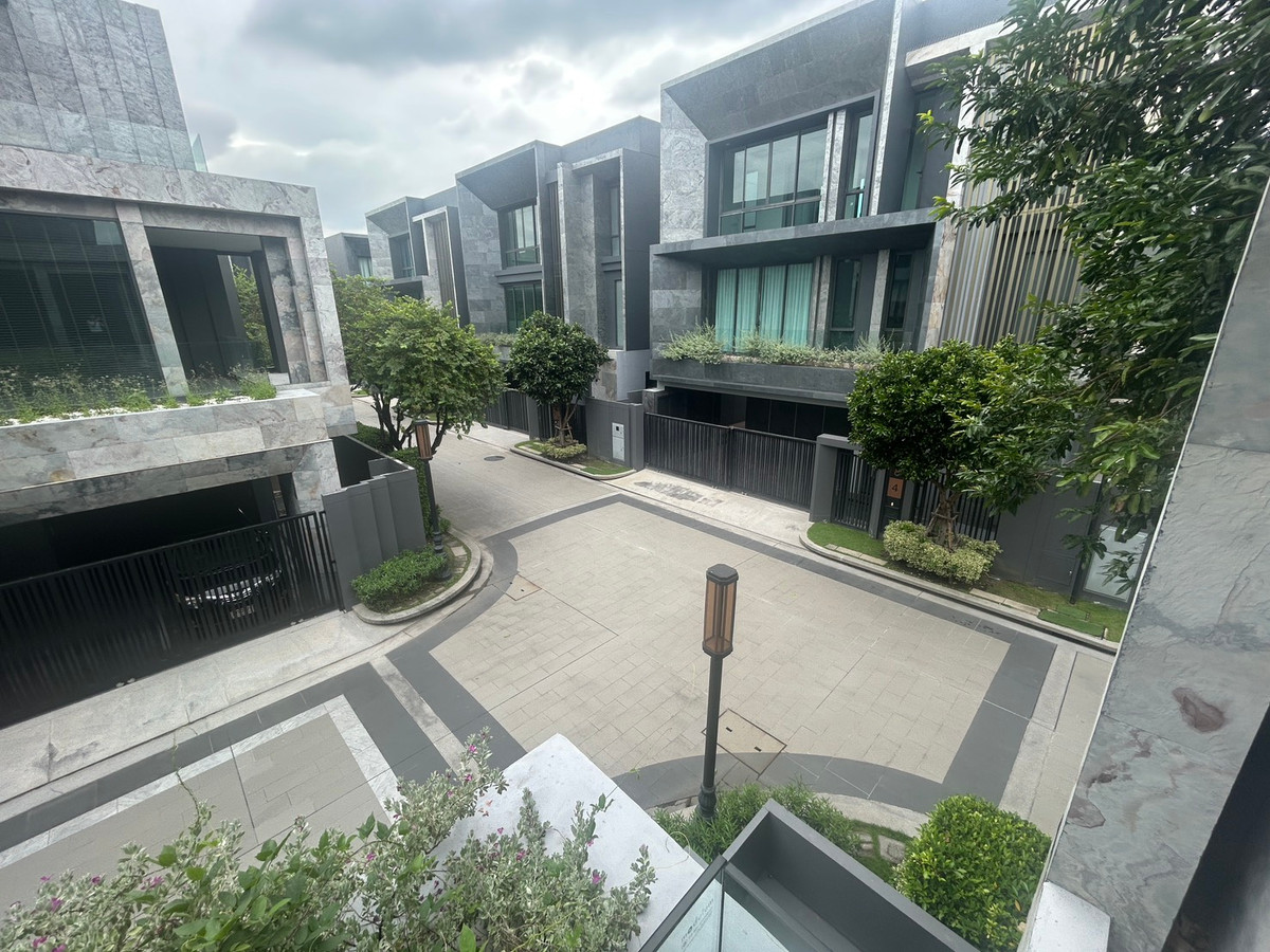 ขายบ้านเลียบทางด่วนรามอินทรา : ขายบ้านเดี่ยวบูก้าน โยธินพัฒนา 3 ชั้น 112.80 วา พื้นที่ใช้สอย 737 ตรม.  พร้อมสระว่ายน้ำ เเละลิฟท์โดยสาร