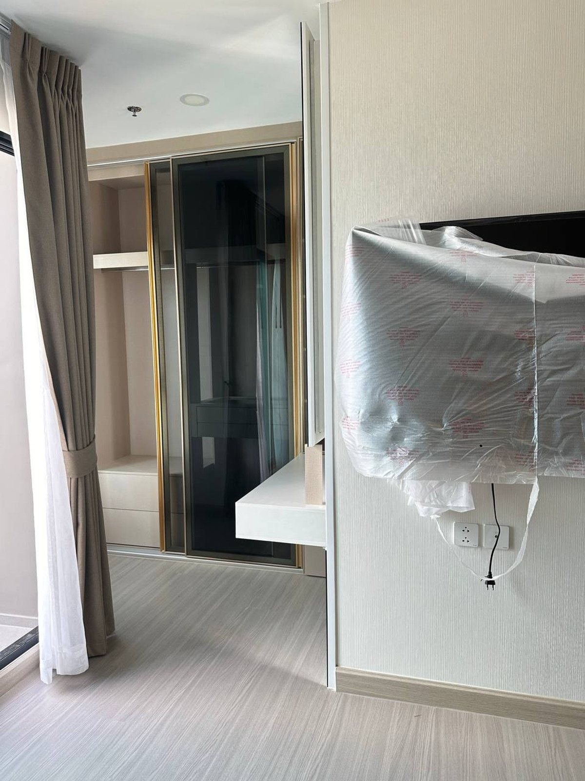 For RentCondoThaphra, Talat Phlu, Wutthakat : Supalai Lite Thaphra Wongwian Yai【𝐑𝐄𝐍𝐓】🔥A light and uncluttered atmosphere; a relaxing feeling.🔥 Contact Line ID: @hacondo