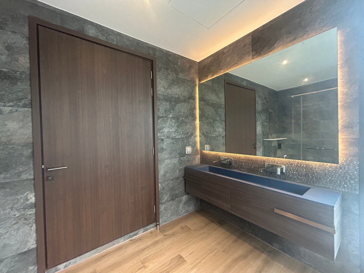 ขายบ้านเลียบทางด่วนรามอินทรา : ขายบ้านเดี่ยวบูก้าน โยธินพัฒนา 3 ชั้น 112.80 วา พื้นที่ใช้สอย 737 ตรม.  พร้อมสระว่ายน้ำ เเละลิฟท์โดยสาร