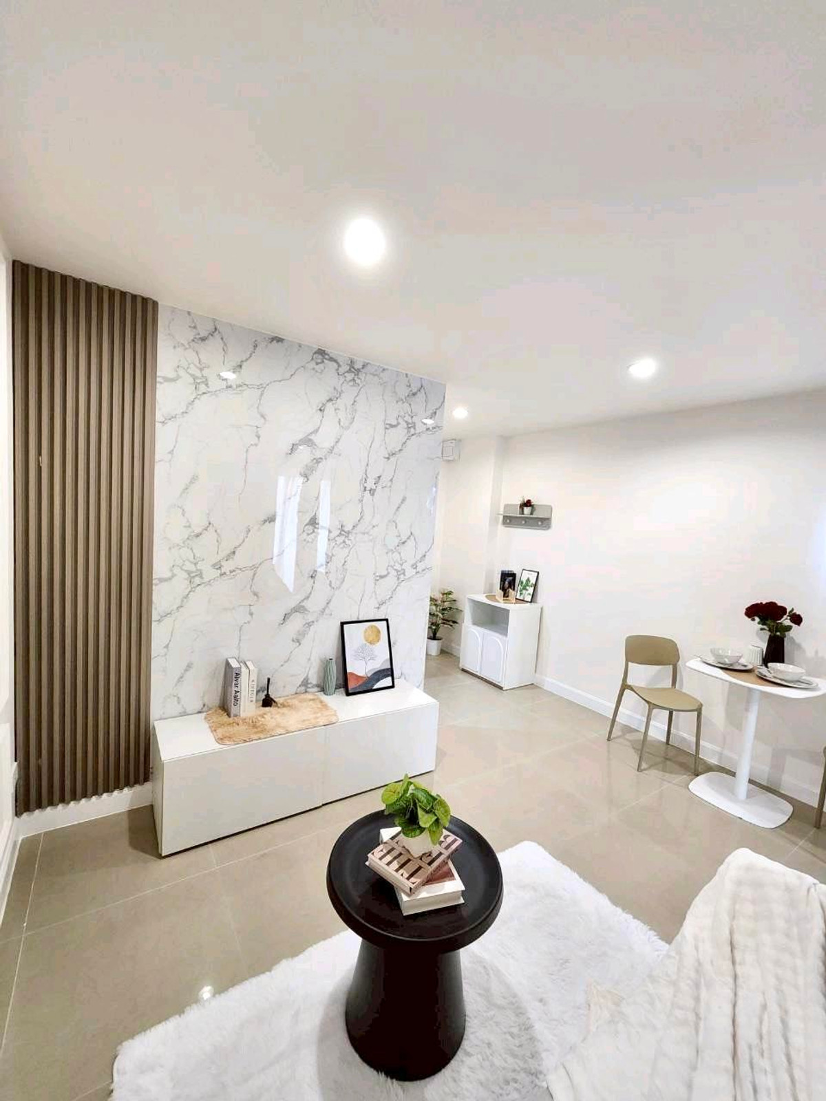 ขายคอนโดรัชดา ห้วยขวาง : ขายคอนโด✅️ ใกล้ MRTรัชดา // ครัวนอก // มีระเบียง วิวโล่ง