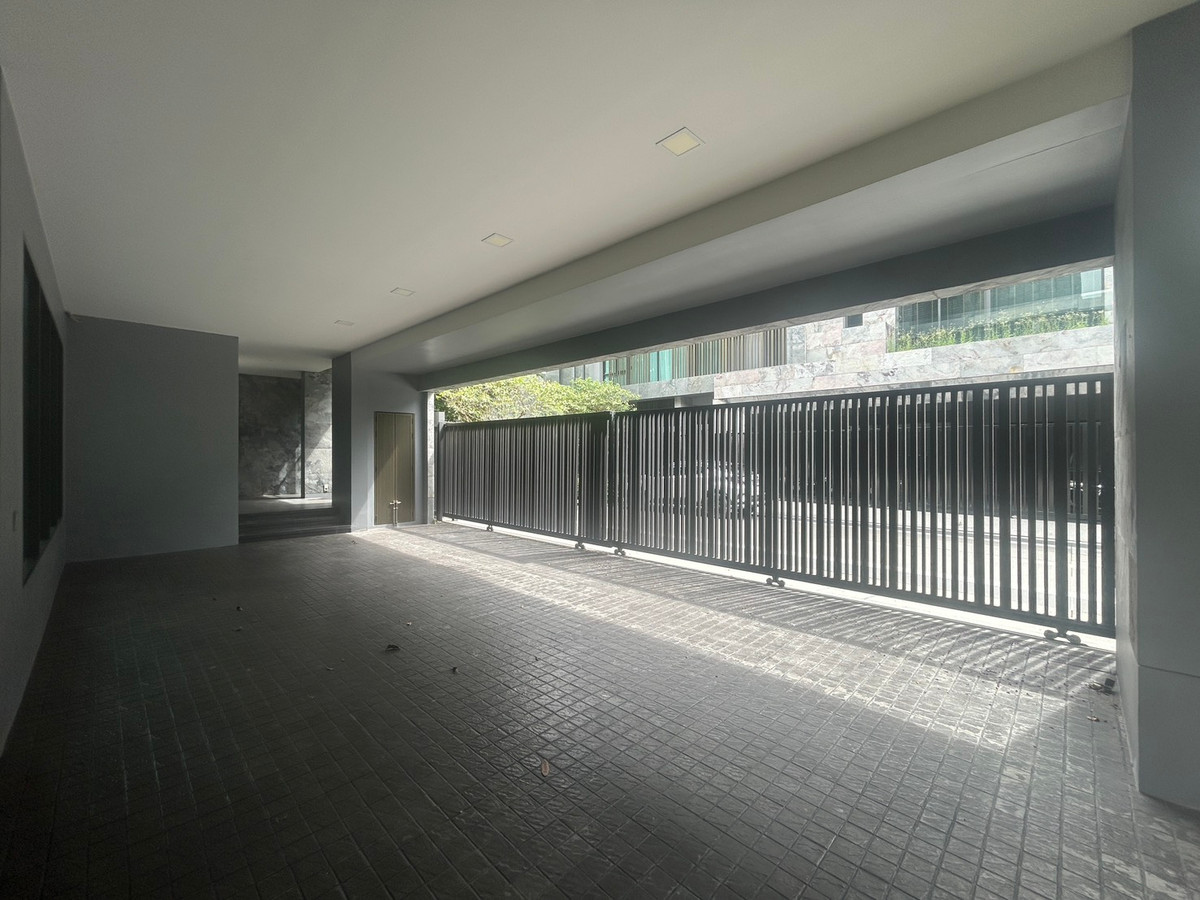 ขายบ้านเลียบทางด่วนรามอินทรา : ขายบ้านเดี่ยวบูก้าน โยธินพัฒนา 3 ชั้น 112.80 วา พื้นที่ใช้สอย 737 ตรม.  พร้อมสระว่ายน้ำ เเละลิฟท์โดยสาร