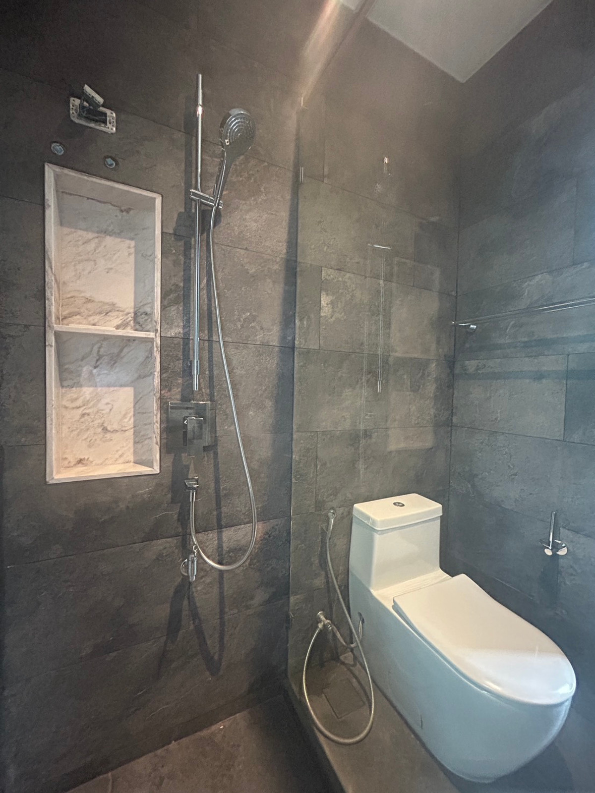 ขายบ้านเลียบทางด่วนรามอินทรา : ขายบ้านเดี่ยวบูก้าน โยธินพัฒนา 3 ชั้น 112.80 วา พื้นที่ใช้สอย 737 ตรม.  พร้อมสระว่ายน้ำ เเละลิฟท์โดยสาร