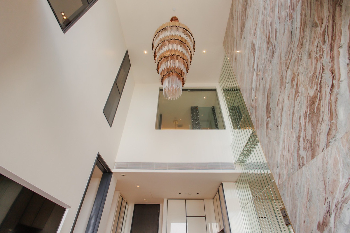 For RentCondoSukhumvit, Asoke, Thonglor : BEATNIQ Sukhumvit 32 High-Floor 2-Bedroom Duplex with Terrace Please call: 062-496-6454