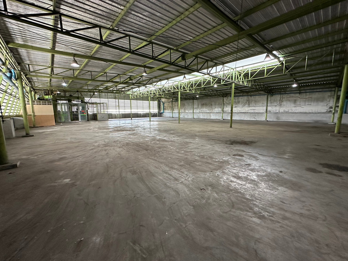 For RentShowroomSamut Prakan,Samrong : For rent Showroom near Suvarnaphumi airport!🎈 total area of 2,100 sq.m. ready for immediate lease.