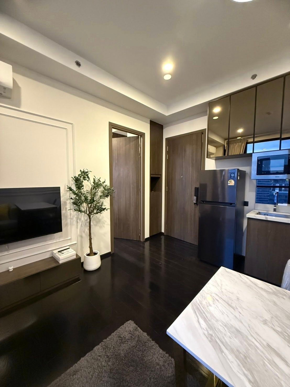 For RentCondoSukhumvit, Asoke, Thonglor : Park Origin Thonglor Condo, convenient travel, near BTS, there is a shuttle, beautiful room, fully furnished, ready to move in!!