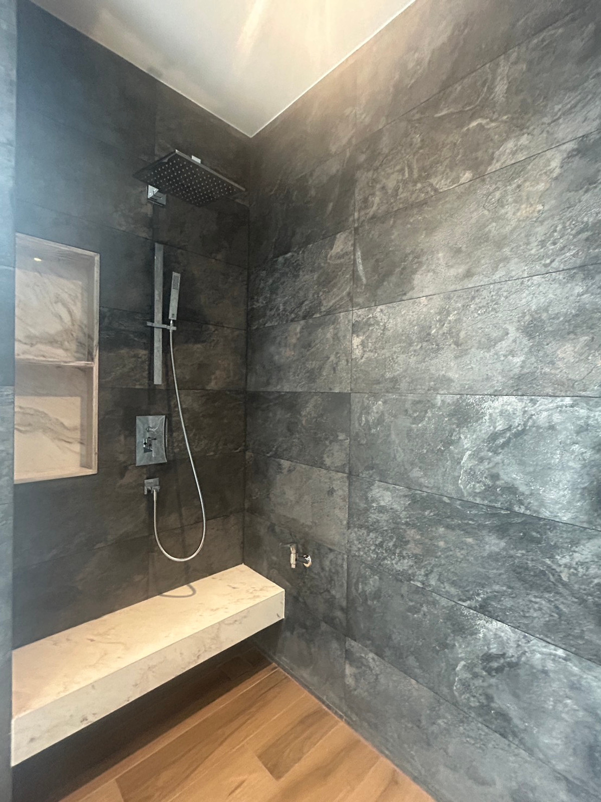 ขายบ้านเลียบทางด่วนรามอินทรา : ขายบ้านเดี่ยวบูก้าน โยธินพัฒนา 3 ชั้น 112.80 วา พื้นที่ใช้สอย 737 ตรม.  พร้อมสระว่ายน้ำ เเละลิฟท์โดยสาร