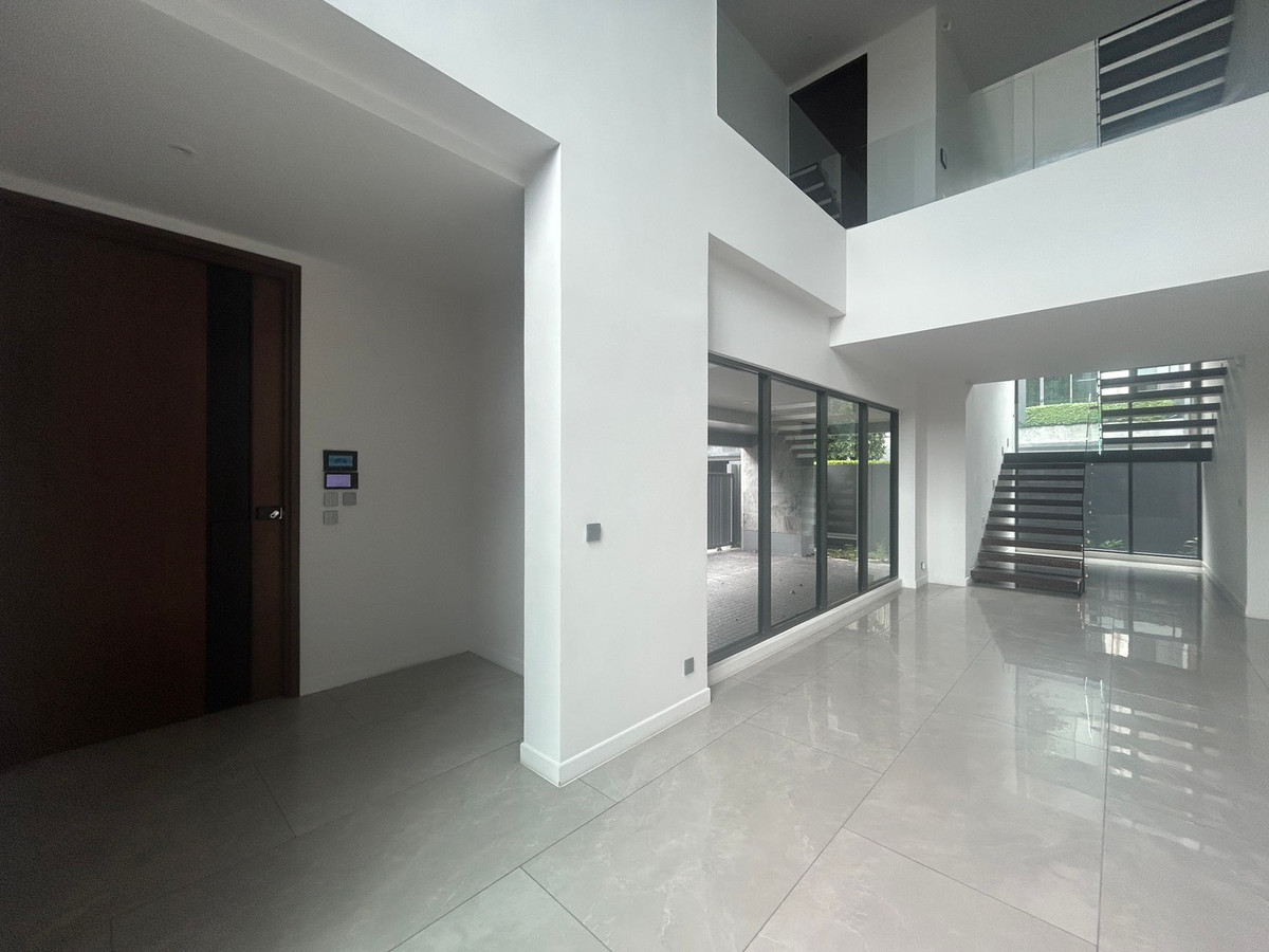 ขายบ้านเลียบทางด่วนรามอินทรา : ขายบ้านเดี่ยวบูก้าน โยธินพัฒนา 3 ชั้น 112.80 วา พื้นที่ใช้สอย 737 ตรม.  พร้อมสระว่ายน้ำ เเละลิฟท์โดยสาร