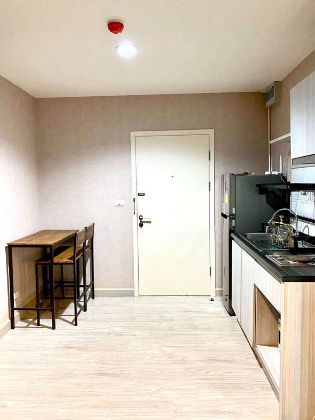 ให้เช่าคอนโดแจ้งวัฒนะ เมืองทอง : ปล่อยเช่า  แอสไพร์ งามวงศ์วาน ห้องสวยแต่งครบ