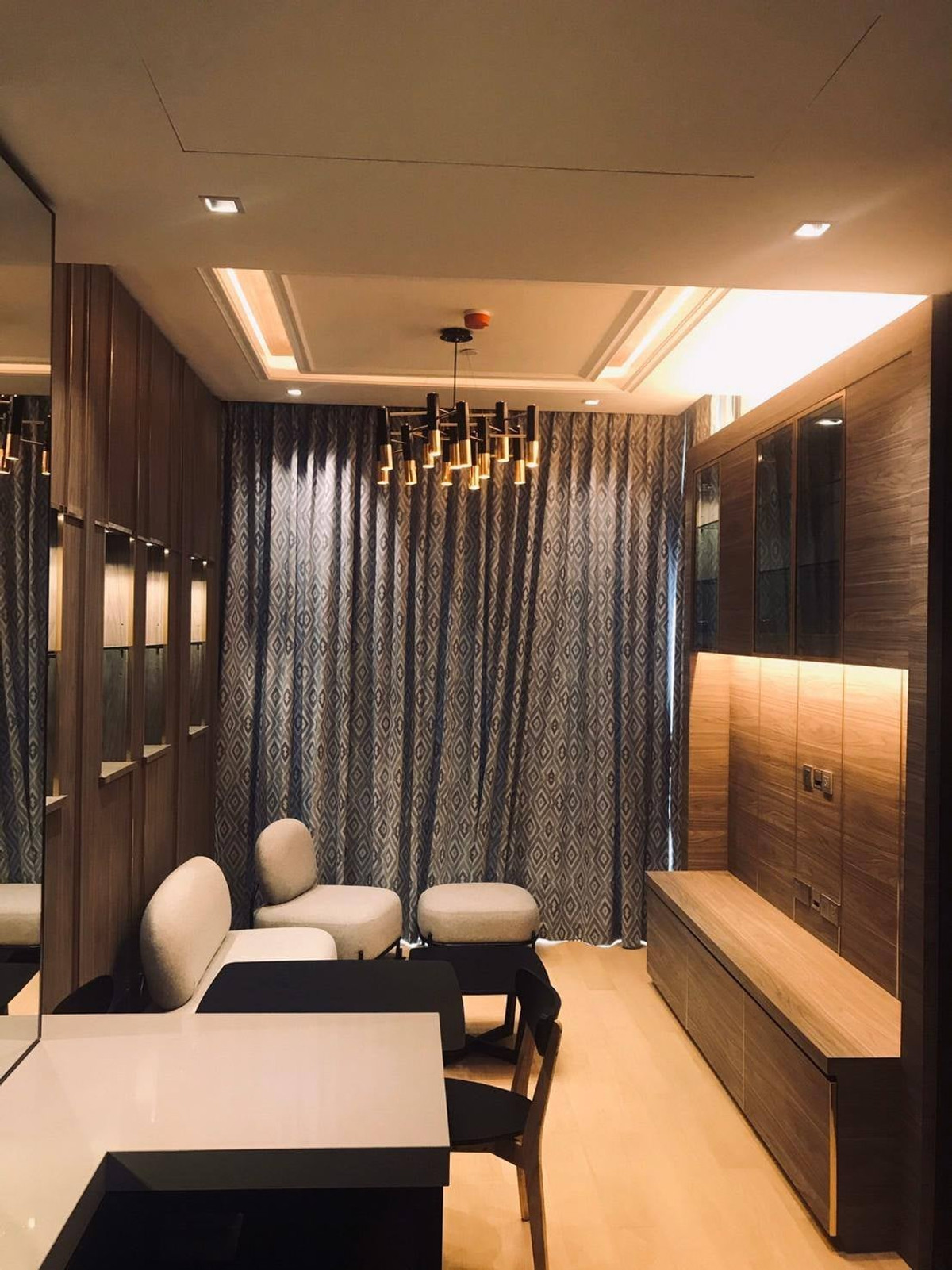 For RentCondoWitthayu, Chidlom, Langsuan, Ploenchit : 28 Chidlom【𝐑𝐄𝐍𝐓】🔥Luxurious and elegant decor, quality furniture, and well-organized space🔥 Contact Line ID: @hacondo