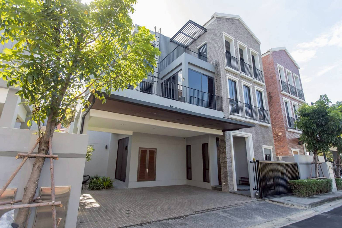 For RentHouseKaset Nawamin,Ladplakao : Artale Ekkamai–Ramintra Fully Furnished 3-Storey Detached Home in Prime City Location Please call: 062-496-6454