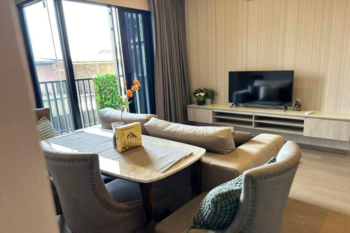 For SaleCondoRatchathewi,Phayathai : 🔥 Sale with tenant !! rare item, good location,  modern style, great facility !! 🔥 Code C20230700140..........Park Origin Phayathai, 2 bedroom, 2 bathroom, furnished, Special Deal!!📣📣