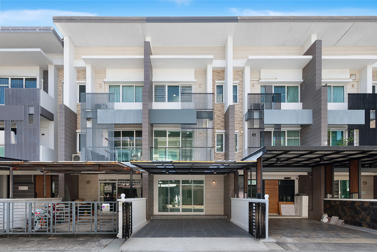 ขายทาวน์โฮมเกษตร นวมินทร์ ลาดปลาเค้า : ทาวน์โฮม 3 ชั้น หมู่บ้านทาวน์พลัส เกษตร-นวมินทร์ รีโนเวทใหม่ พร้อมอยู่ได้เลย เหมาะสำหรับทำสำนักงานหรืออยู่อาศัย