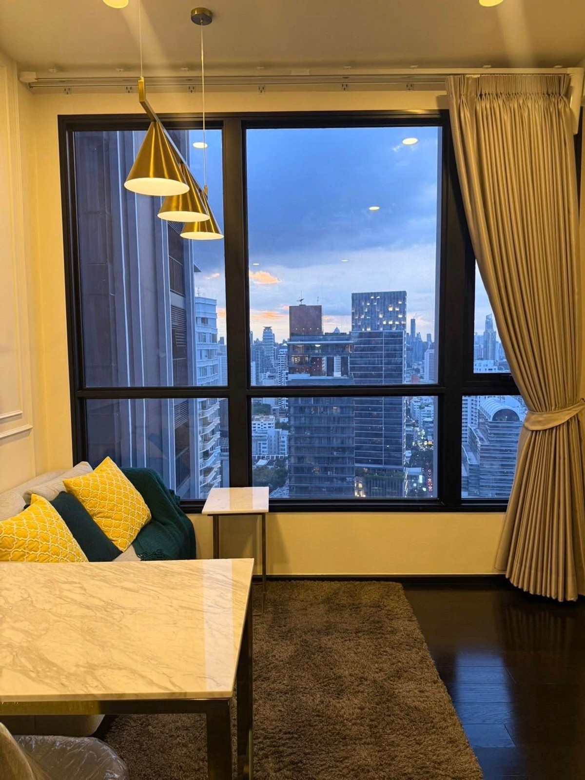 For RentCondoSukhumvit, Asoke, Thonglor : Park Origin Thonglor Condo, convenient travel, near BTS, there is a shuttle, beautiful room, fully furnished, ready to move in!!