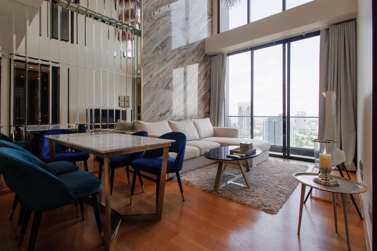 For RentCondoSukhumvit, Asoke, Thonglor : BEATNIQ Sukhumvit 32 High-Floor 2-Bedroom Duplex with Terrace Please call: 062-496-6454