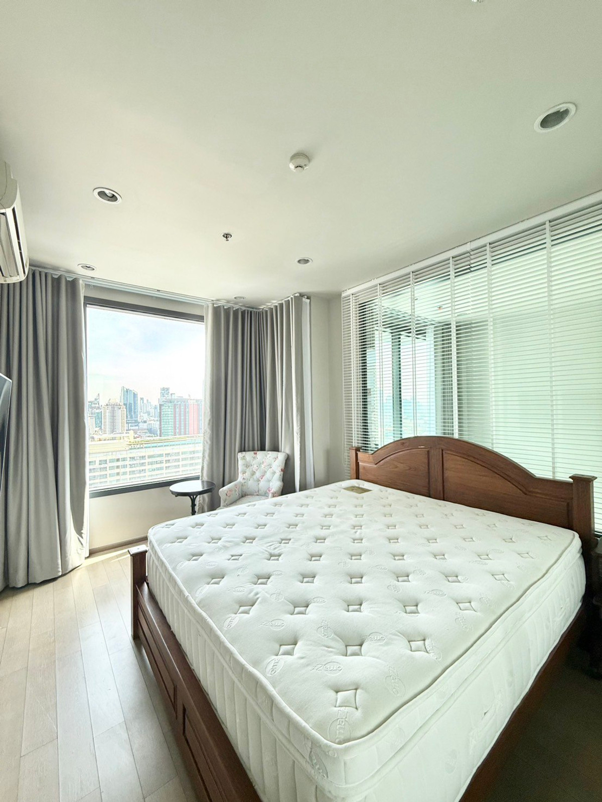 CondoRatchathewi,Phayathai : Pyne by Sansiri【𝐒𝐄𝐋𝐋 & 𝐑𝐄𝐍𝐓】🔥Luxurious white design creates a bright, airy, and organized feeling.🔥 Contact Line ID: @hacondo