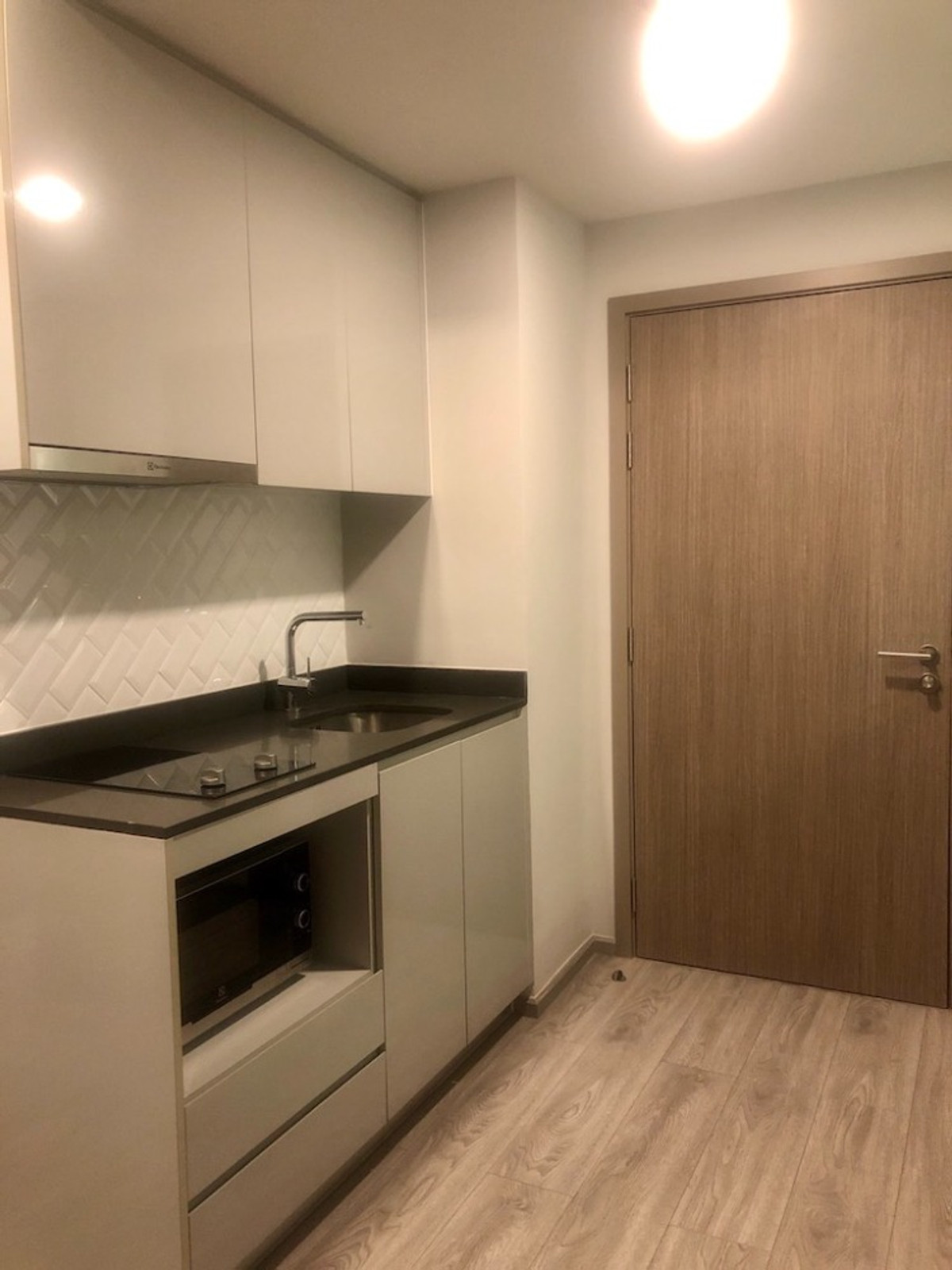 ขายคอนโดราชเทวี พญาไท : Maestro 14 Siam Ratchathewi【𝐒𝐄𝐋𝐋 & 𝐑𝐄𝐍𝐓】🔥ห้องแต่งโทนอ่อน เฟอร์เลือกมาอย่างลงตัว ให้ฟีลอบอุ่นแบบมีดีเทล🔥 ติดต่อไลน์ไอดี: @hacondo