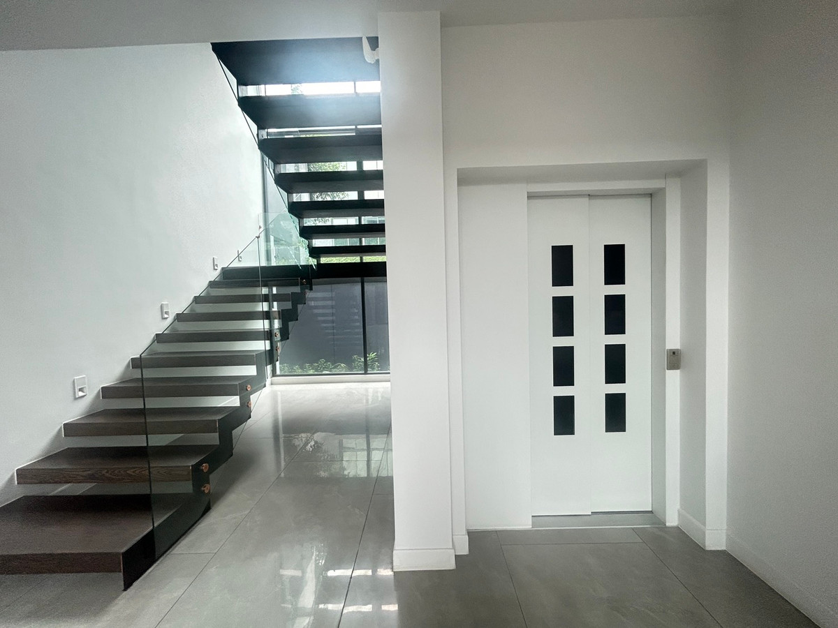 ขายบ้านเลียบทางด่วนรามอินทรา : ขายบ้านเดี่ยวบูก้าน โยธินพัฒนา 3 ชั้น 112.80 วา พื้นที่ใช้สอย 737 ตรม.  พร้อมสระว่ายน้ำ เเละลิฟท์โดยสาร