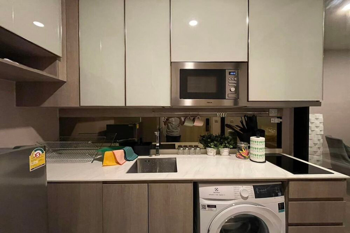 For SaleCondoRatchathewi,Phayathai : 🔥 Sale with tenant !! rare item, good location,  modern style, great facility !! 🔥 Code C20230700140..........Park Origin Phayathai, 2 bedroom, 2 bathroom, furnished, Special Deal!!📣📣