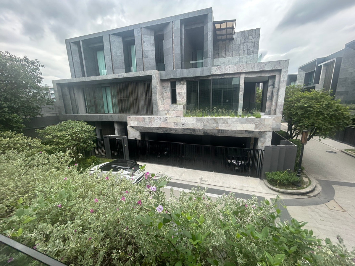 ขายบ้านเลียบทางด่วนรามอินทรา : ขายบ้านเดี่ยวบูก้าน โยธินพัฒนา 3 ชั้น 112.80 วา พื้นที่ใช้สอย 737 ตรม.  พร้อมสระว่ายน้ำ เเละลิฟท์โดยสาร