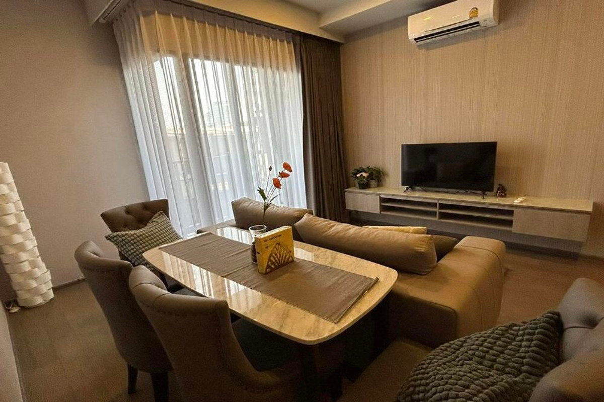 For SaleCondoRatchathewi,Phayathai : 🔥 Sale with tenant !! rare item, good location,  modern style, great facility !! 🔥 Code C20230700140..........Park Origin Phayathai, 2 bedroom, 2 bathroom, furnished, Special Deal!!📣📣