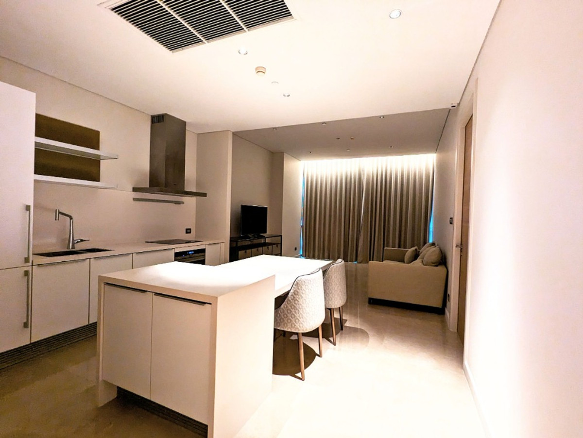 ขายคอนโดวิทยุ ชิดลม หลังสวน : 1 ห้องนอน ที่ Sindhorn residence, Contact 062-496-6454