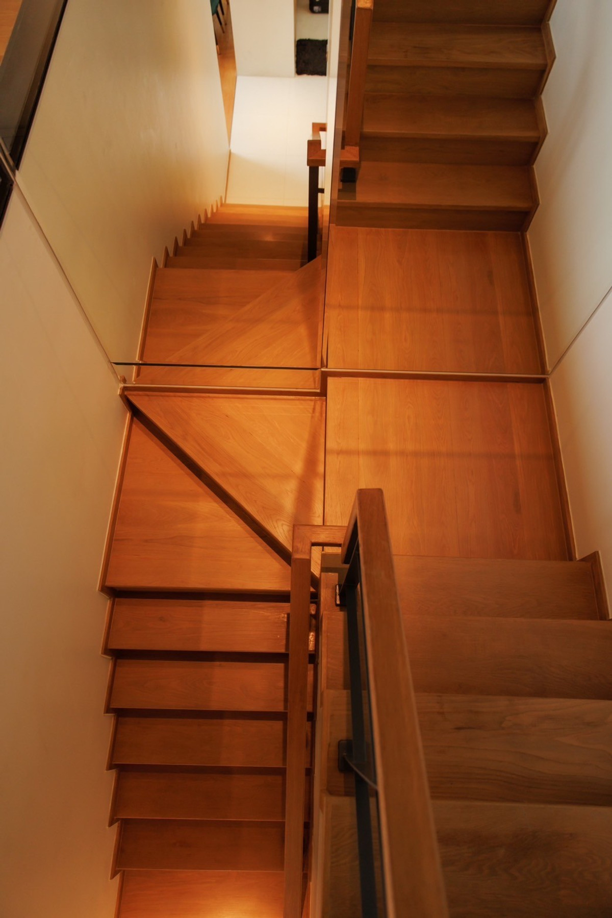 For RentCondoSukhumvit, Asoke, Thonglor : BEATNIQ Sukhumvit 32 High-Floor 2-Bedroom Duplex with Terrace Please call: 062-496-6454