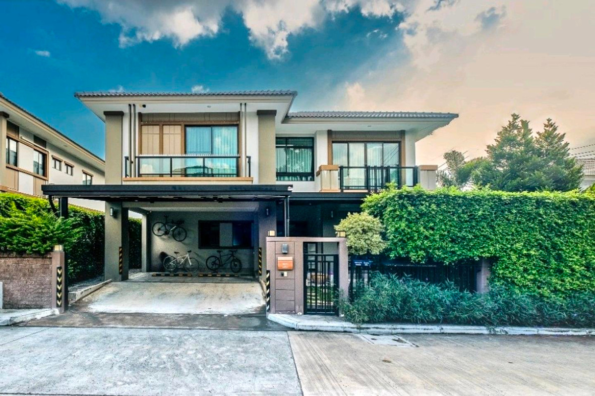 For RentHousePattanakan, Srinakarin : 🏡 For Rent: 2-Storey Detached House
Passorn Bangna–Suvarnabhumi
📍 King Kaew Road, near Bangna exit
✈️ Close to Suvarnabhumi Airport | 🛍 Near Mega Bangna