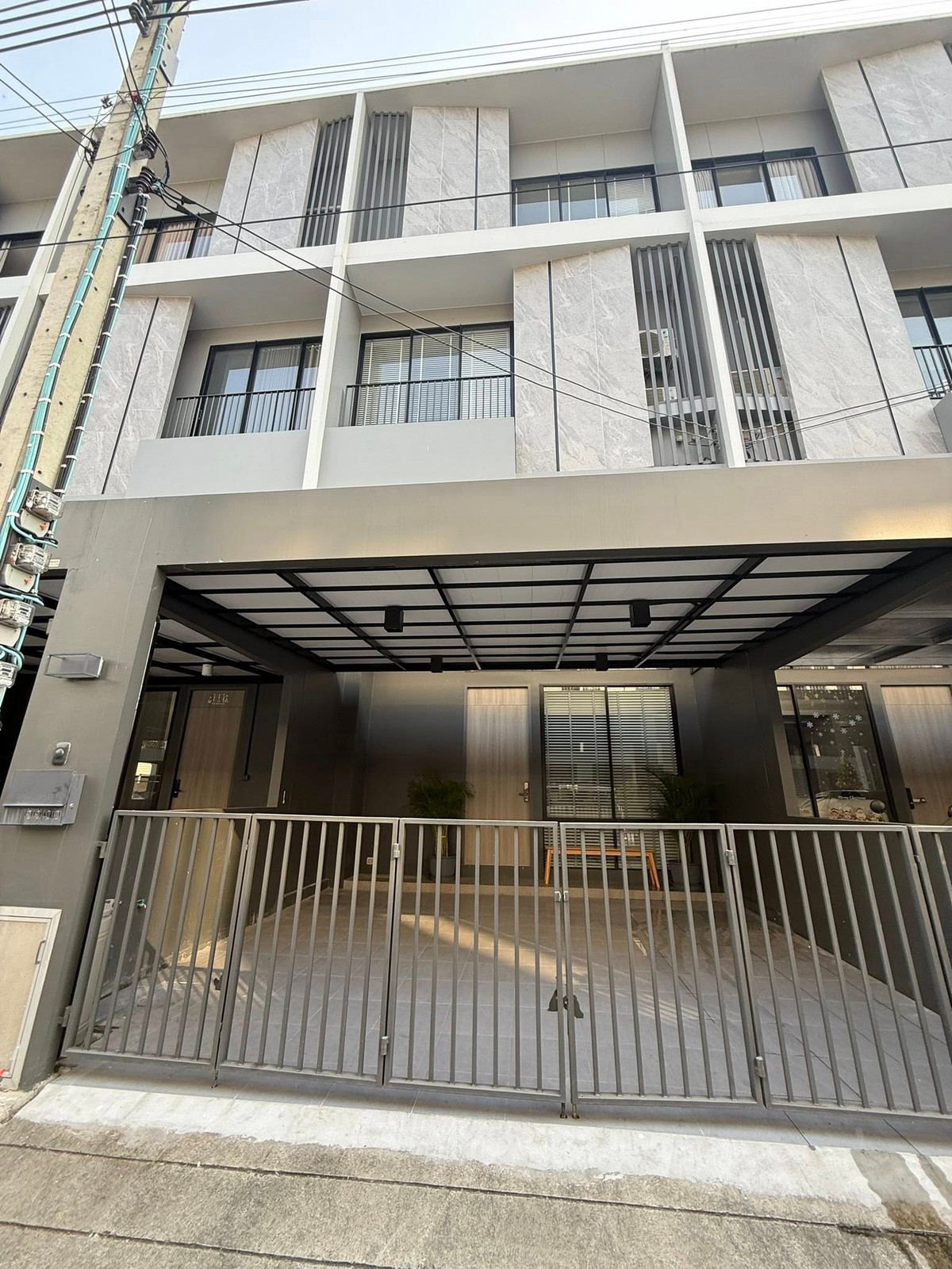 For RentTownhomeChaengwatana, Muangthong : 4-story townhome, beautifully decorated, for rent in Ratchaphruek-Nonthaburi area. Near Index Living Mall Chaiyaphruek, only 110 meters.