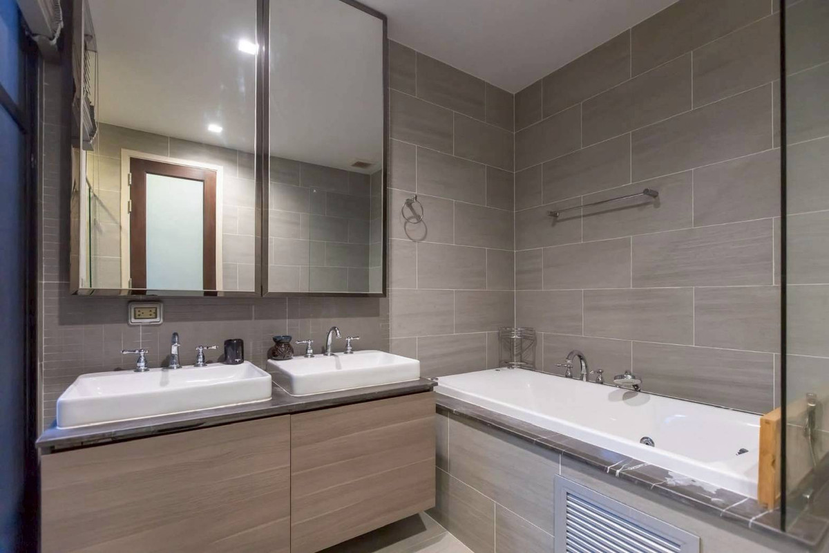 For RentHouseKaset Nawamin,Ladplakao : Artale Ekkamai–Ramintra Fully Furnished 3-Storey Detached Home in Prime City Location Please call: 062-496-6454