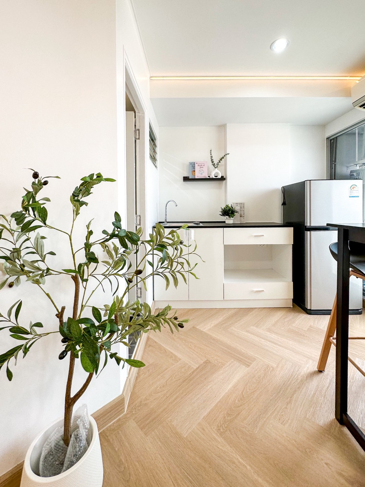 ขายคอนโดบางแค เพชรเกษม : 🔥 ห้องสวย! รีโนเวทใหม่ทั้งห้อง สไตล์มินิมอลอบอุ่น ลุมพินี คอนโดทาวน์ บางแค เฟอร์ฯ แน่น ผ่อนถูกกว่าเช่า.!